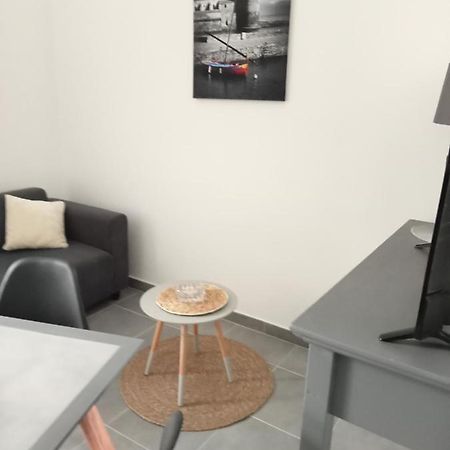 Chez Jean.Mi Apartment Millas Exterior photo