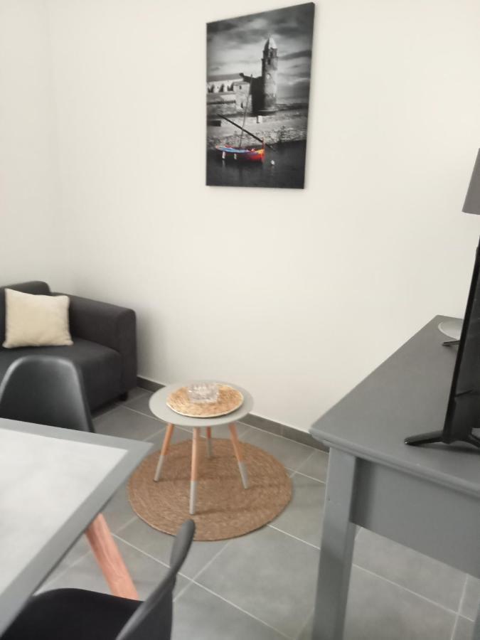 Chez Jean.Mi Apartment Millas Exterior photo