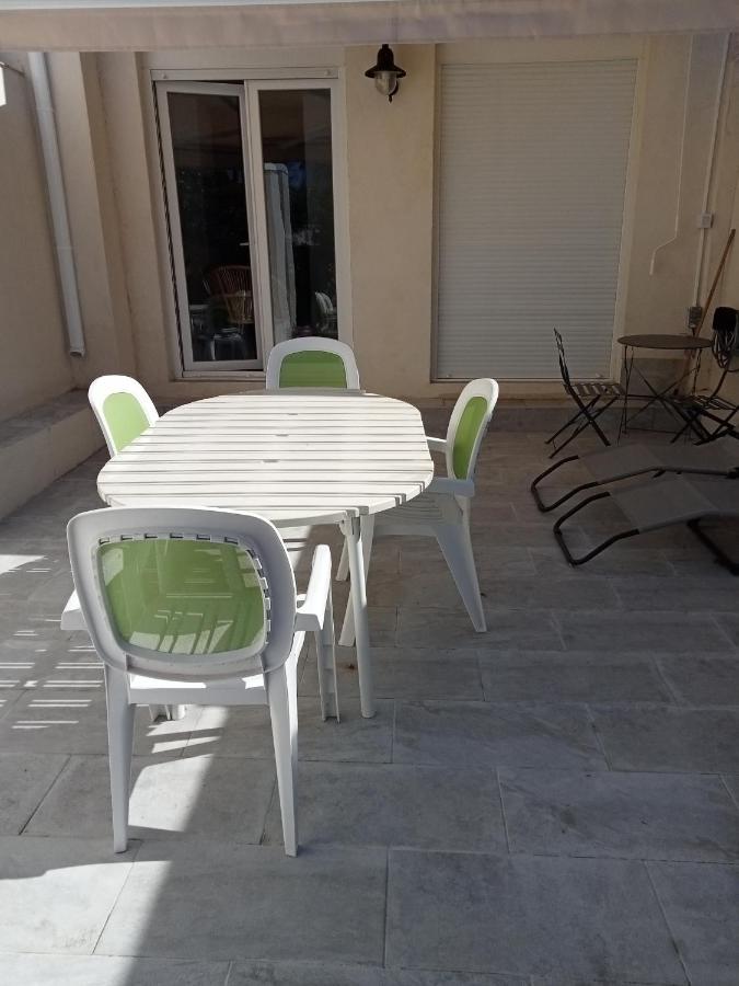 Chez Jean.Mi Apartment Millas Exterior photo